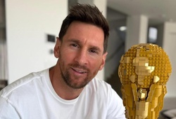 Messi tự tay hoàn tất bản sao cúp vàng thế giới tại nhà