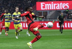 Bàn thua gây tranh cãi khiến AC Milan hết hy vọng vô địch Serie A