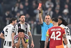 Vì sao VAR đổi thẻ vàng thứ hai thành thẻ đỏ cho hậu vệ của Juventus?