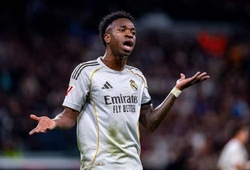 Real Madrid thua sốc trên sân nhà, cuộc đua vô địch thêm chông gai