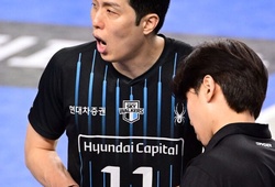 Phụ công 37 tuổi bị khâu 7 mũi trên tay vẫn nén đau thi đấu