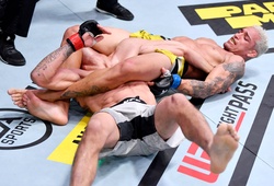 Huyền thoại UFC dự đoán Charles Oliveira sẽ phải trả giá đắt trước Max Holloway tại UFC 326