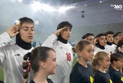 Cầu thủ nữ Iran hát quốc ca, thực hiện kiểu chào đặc biệt ở Asian Cup 2026