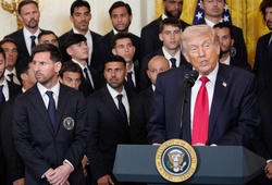 Những dấu hiệu cho thấy sự khó chịu của Messi trong cuộc gặp với Trump