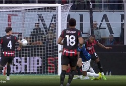 Tranh cãi trận derby: Inter tức giận đòi phạt đền ở phút cuối