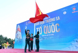 Khoảnh khắc thiêng liêng hướng về Tổ quốc với Lễ thượng cờ Tiền Phong Marathon 2026