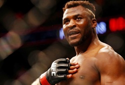Francis Ngannou đau lòng nhìn bạn thân Israel Adesanya gục ngã tại UFC Seattle