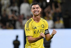 Cristiano Ronaldo lập cú đúp ngay sau khi trở lại, tiến thêm đến mốc 1000 bàn thắng