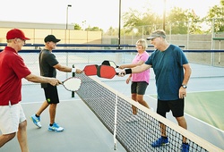Thoát vị đĩa đệm có nên chơi pickleball? Góc nhìn từ chuyên gia cơ xương khớp