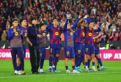 Kỷ lục khán giả sân Camp Nou đặt niềm tin vào màn ngược dòng của Barcelona