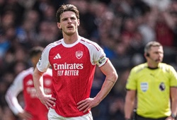 Lời nguyền tái diễn khiến Arsenal đứng trước nguy cơ tuột chức vô địch một cách đau đớn nhất