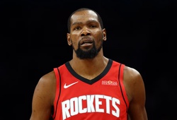 Ngôi sao Rockets Kevin Durant vắng mặt tại Game 1 vì pha va chạm lãng xẹt với đồng đội