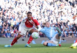 CĐV Arsenal cho rằng bàn thắng của Haaland lẽ ra không được công nhận