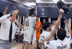 Đội bóng của Mancini ăn mừng hụt chức vô địch và vẫn phải chơi trận sống còn