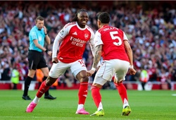 Siêu máy tính cập nhật dự đoán vô địch sau chiến thắng căng thẳng của Arsenal