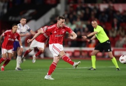 VAR lại gây tranh cãi giúp Nottingham giành chiến thắng ở bán kết Europa League