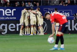 Barcelona đứng trước ngưỡng cửa vinh quang sau khi ghi 2 bàn trong 5 phút cuối