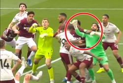 Tranh cãi VAR ở trận Arsenal thắng West Ham khi trọng tài xem lại tình huống 17 lần