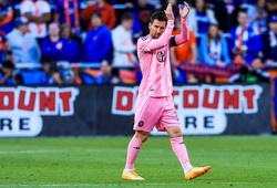 Messi còn kém Cristiano Ronaldo bao nhiêu bàn thắng sau khi lập hat-trick?