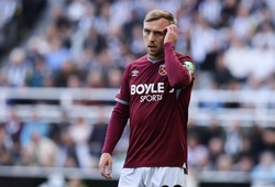West Ham đặt một chân xuống hạng sau thất bại ở vòng áp chót