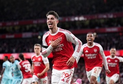 Arsenal chỉ còn cách chức vô địch Ngoại hạng Anh 90 phút sau chiến thắng sít sao