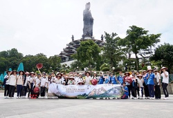 Các nữ VĐV bóng chuyền giải Cúp VTV9 - Bình Điền "thả dáng" trong ngày du lịch giao lưu văn hóa