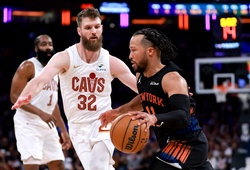 HLV New York Knicks đặt Jalen Brunson ngang với Stephen Curry và huyền thoại NBA Tim Duncan