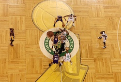 Chiếc cúp huyền thoại tái xuất tô điểm thêm cho series chung kết NBA