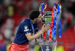PSG vô địch Champions League 2 mùa liên tiếp với phong cách "đi bộ vòng ngoài"