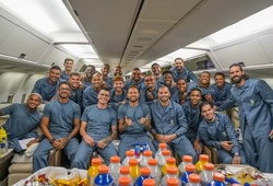 Chuyên cơ tuyển Brazil được “rửa tội” bằng vòi rồng trước hành trình World Cup