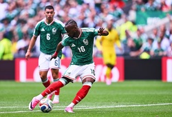 Đáp trả mọi hoài nghi, Quinones ghi dấu ấn trong chiến thắng mở màn của Mexico