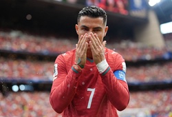 HLV Martinez nói gì về việc Ronaldo nhanh chóng tiến vào phòng thay đồ sau trận?