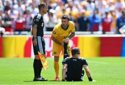 Trọng tài nổi tiếng châu Âu phải nhờ cầu thủ hỗ trợ vì chuột rút tại World Cup