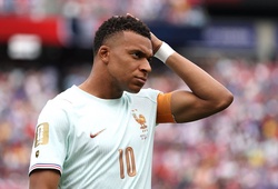 Mbappe đóng vai "vua kiến tạo" nhưng bỏ lỡ cơ hội bắt kịp Messi