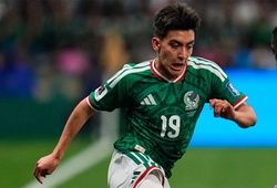 Gilberto Mora lập kỷ lục lịch sử World Cup ở tuổi 17 trong trận Mexico vs Ecuador
