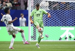 Thủ môn Tây Ban Nha phá kỷ lục giữ sạch lưới tồn tại 36 năm ở World Cup