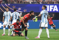 VIDEO: Yasser Ibrahim đánh đầu hiểm hóc, mở tỷ số cho Ai Cập trước Argentina