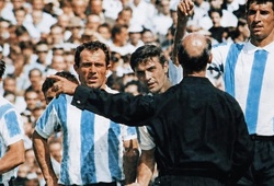 Màn đối đầu duyên nợ Argentina - Anh "khai sinh" thẻ vàng và thẻ đỏ với bóng đá thế giới
