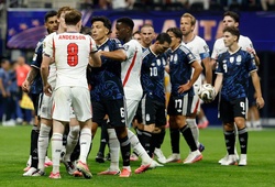 Argentina và Anh tạo màn đấu trí rực lửa với hàng loạt pha va chạm