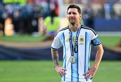 Những giọt nước mắt xúc động của Messi trước người hâm mộ Argentina