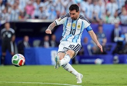 Sự đối lập thú vị khi Lionel Messi đối đầu "hệ thống Tây Ban Nha"