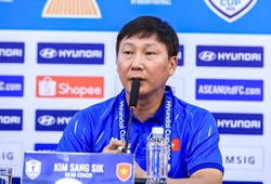 HLV Kim Sang Sik nói thẳng lý do thay Đình Bắc: "Chưa làm tốt nhiệm vụ"