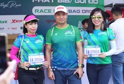 Niềm vui của những VĐV đầu tiên sở hữu bộ racekit VPBank Hanoi Marathon 2022