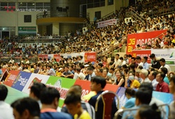 Nhà thi đấu Việt Trì "rực nóng" trước trận chung kết Cúp Hùng Vương