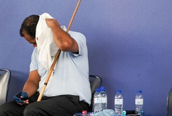 Các cơ thủ "kêu trời" do cái nóng ở nhà thi đấu của Giải billiards Porto World Cup 2025