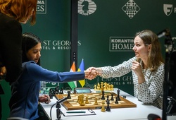 Khai màn FIDE Women's Candidates 2026: 4 ván hòa kịch tính và bài toán bản lĩnh của những nữ kỳ thủ cờ vua