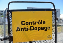 "Siêu doping" từ giun biển: Vũ khí bí mật vận chuyển oxy gấp 40 lần khiến làng xe đạp thế giới chao đảo