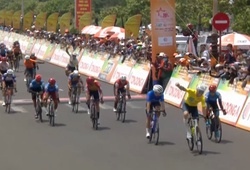 Áo Vàng Petr Rikunov thắng chặng 15 Cuộc đua xe đạp Cúp Truyền hình TPHCM 2024 dù đầy thương tích