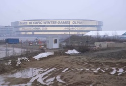 Bê bối tại Thế vận hội Mùa đông: Sắp khai mạc mà sân vận động chưa xong, còn bị dọa tẩy chay vì kích thước "lạ"
