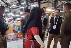 Nữ quản lý đội tuyển Kickboxing Indonesia bị đối xử như tội phạm chỉ vì đến gần gần khu vực thi đấu SEA Games